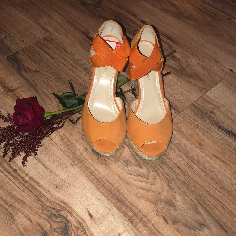 NWOT Adrienne Vittadini wedges